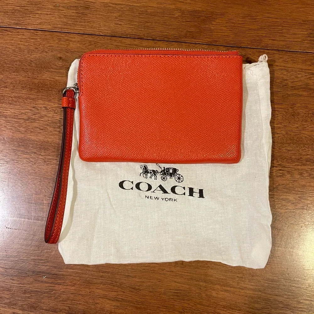 Coach Corner Zip Wristlet Leather Pebbled Burnt Orange NEW